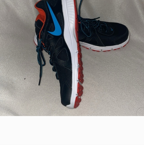 Nike Revolution Running Shoes new no box. - Picture 3 of 6